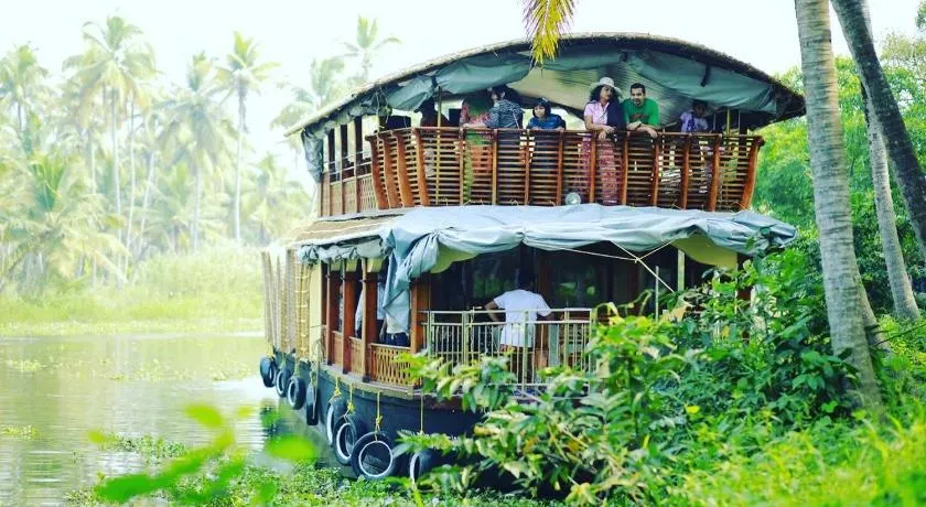 Rajahamsam Houseboat - Image 1