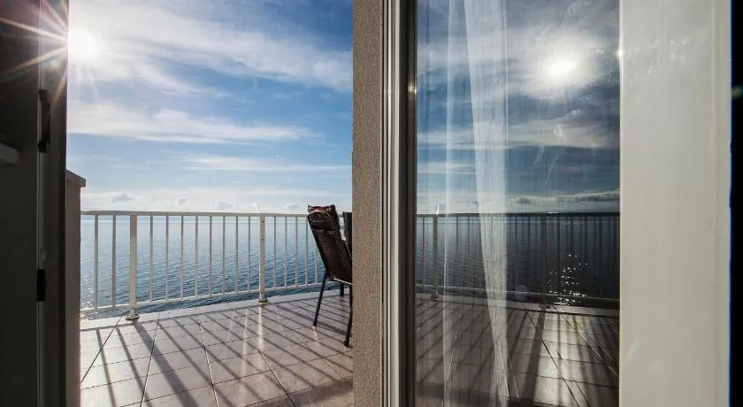 Apartment dream view - Image 1