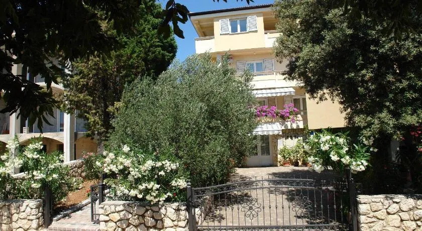 Apartments Ip - Image 1