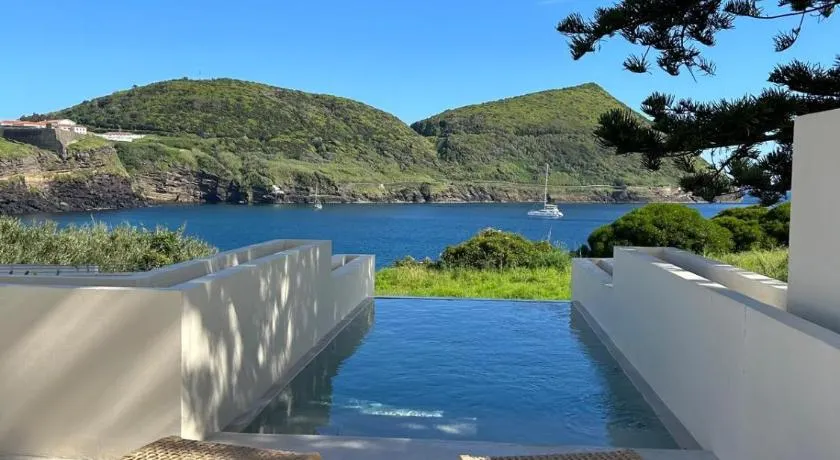 Silveira Bay Lounge Retreat - Image 1