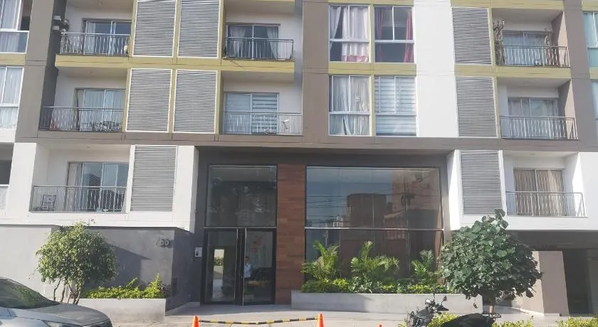 Moderno departamento con vista panorámica cerca a los centros comerciales - Image 1