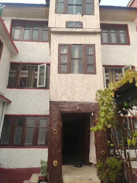 Lake Boulevard Guest House - Image 1