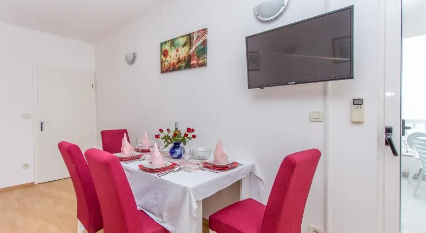 Apartments Snjezana Makarska - Image 1