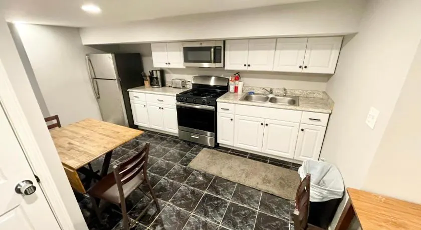 Close to Downtown - Free Parking - Image 1