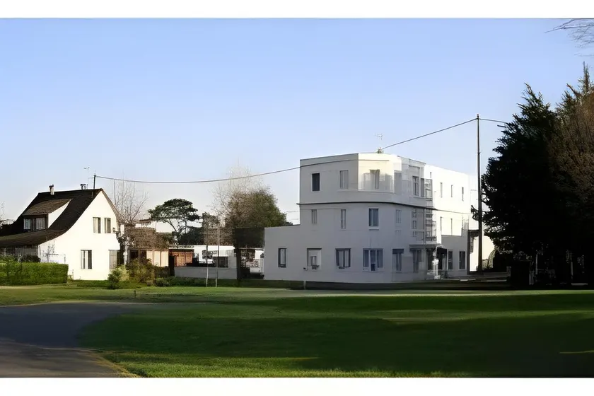 Hotel Jersey - Image 1