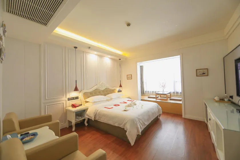 Dazhou Huazhou Hotel (City Center Plaza Dayi Middle School) - Image 1