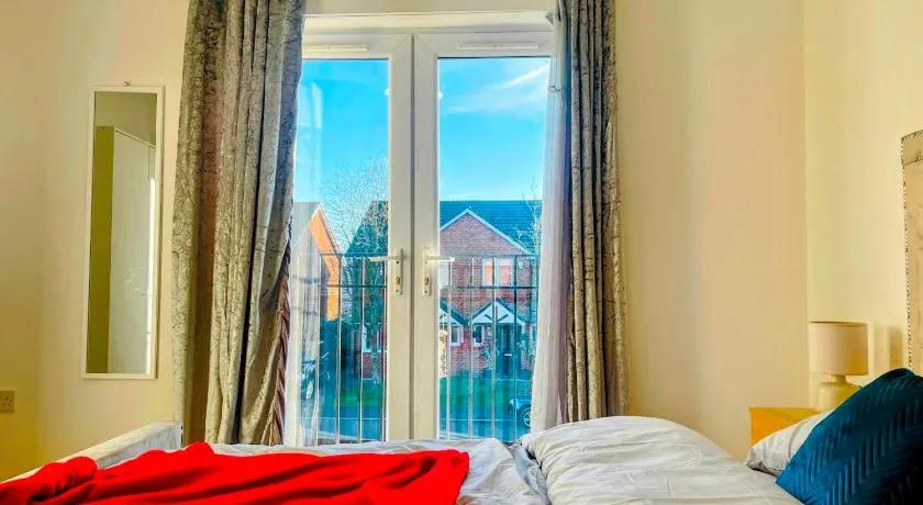 2Bedroom Gem at Golborne, Warrington with Free Parking - Contractor Friendly - Image 1