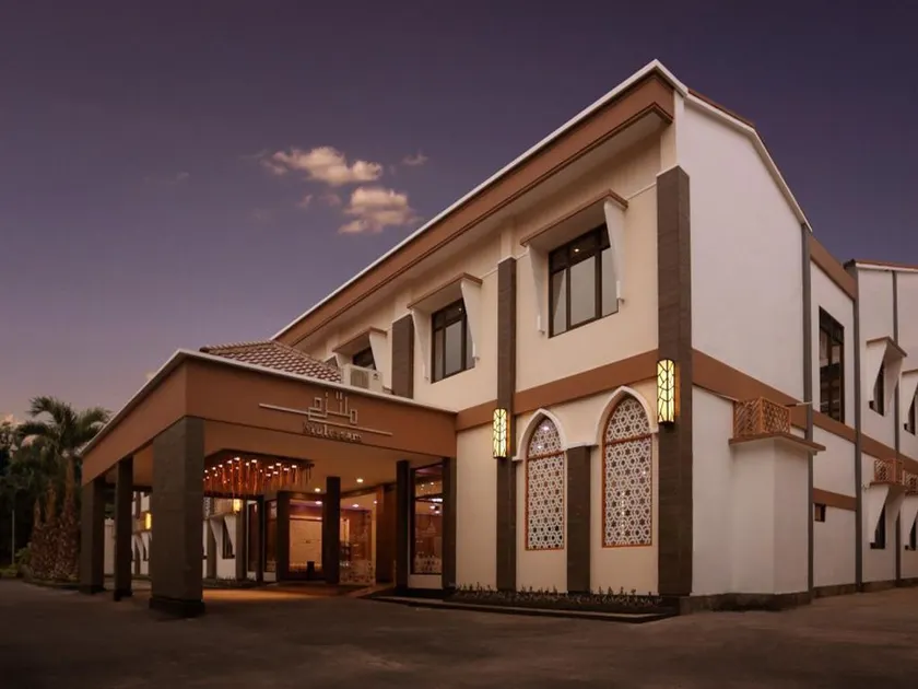 Multazam Hotel Syariah - Image 1