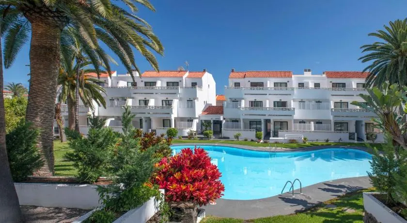 Apartamentos Los Rosales - Image 1
