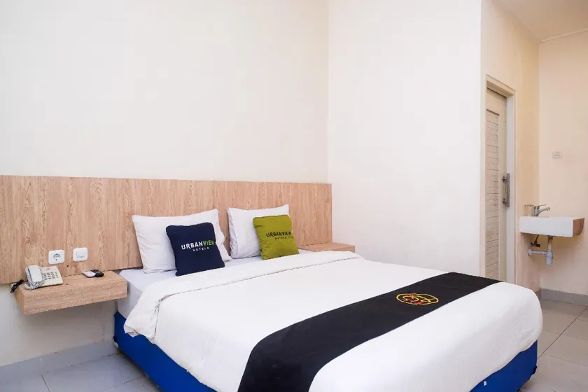Urbanview Hotel DJ Inn Tegal - Image 1