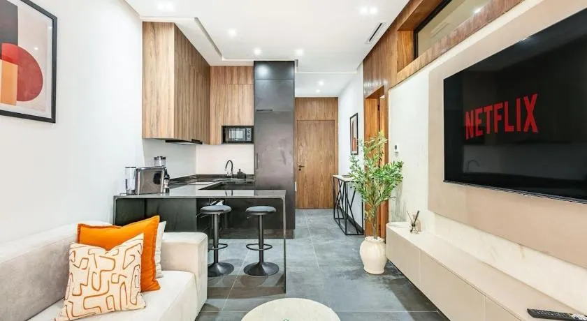 Very central, private parking, train station, air-conditioning, Wi-Fi - Image 1