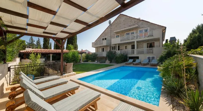Serviced Family Suite by the sea, Mezaninе lеvеl - Image 1