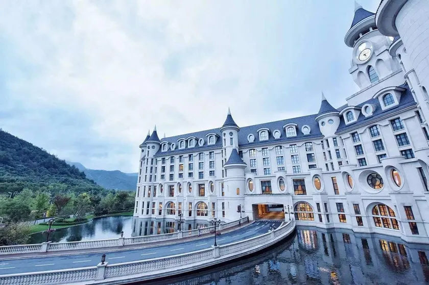 Yin Run Jin Jiang Castle Hotel - Image 1