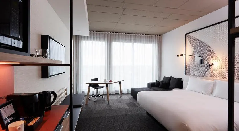 Hôtel Escad Quartier DIX30 - Image 1