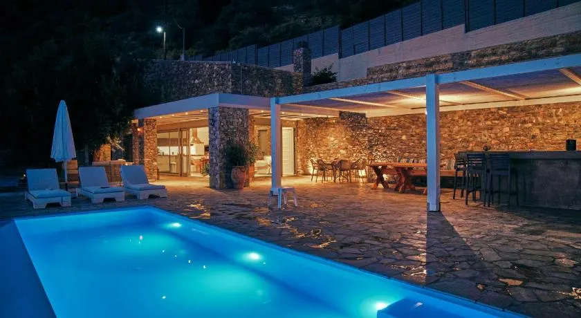 La Bella Villa - Cliffside Infinity Pool and Sunsets - Image 1