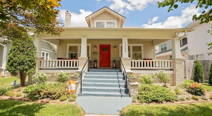 The Cherry St House|Dog Friendly |Sleeps 10 |Near MSU - Image 1