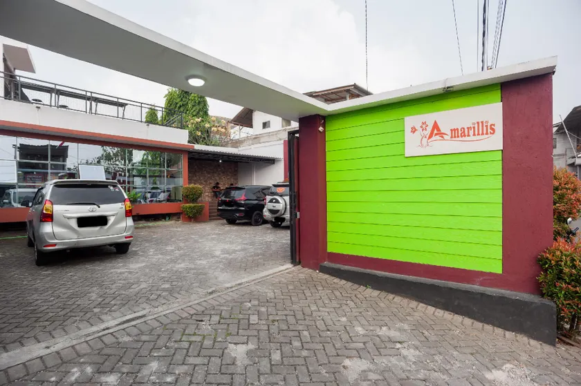 Urbanview Hotel Amarilis Sentul Bogor by RedDoorz - Image 1