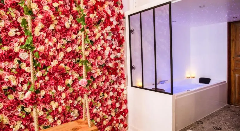 Suite romantique avec Jacuzzi - Hypercentre, Place Jean Jaurès - Image 1