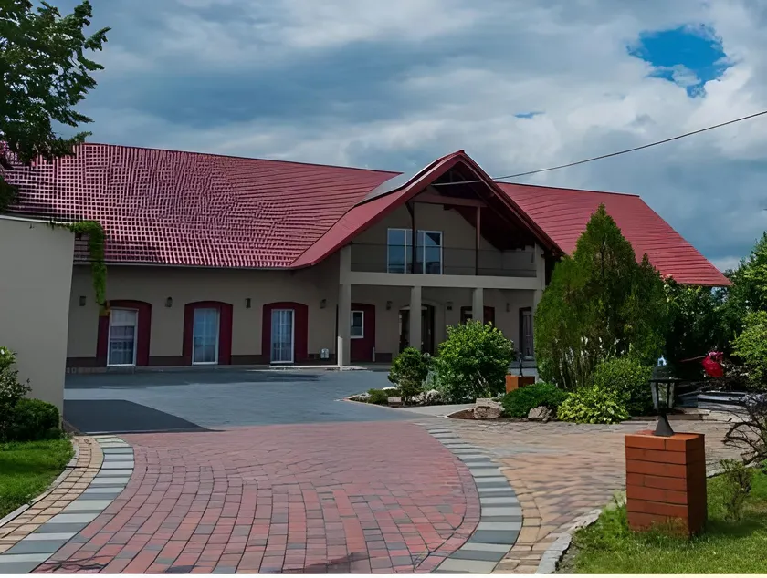 Arkadia Gościniec-klima,parking,ogród - Image 1