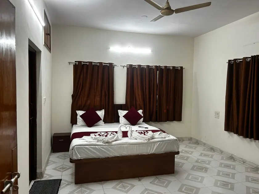Hotel Royal Inn - Image 1