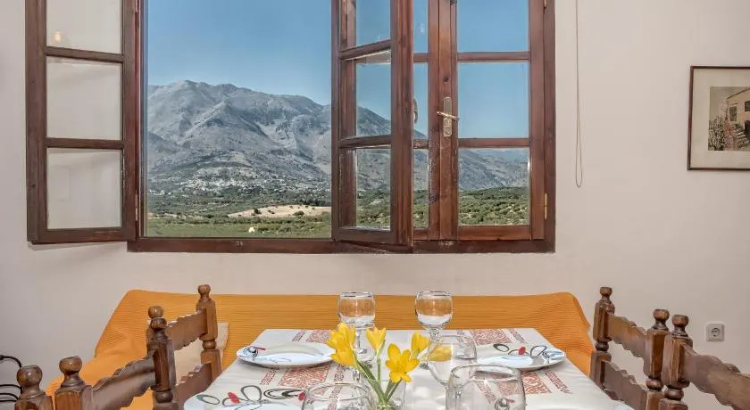 Encantadora casa de campo con una vista única - Image 1