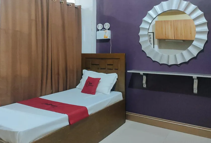 RedDoorz near Colgante Bridge Naga City - Image 1