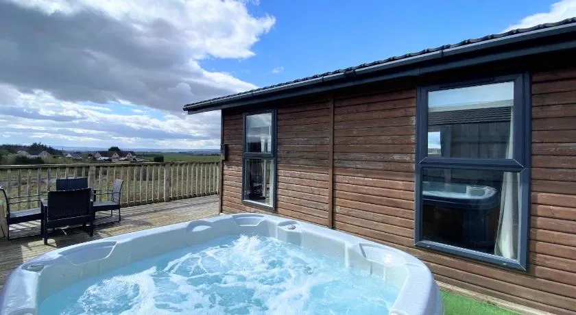 Benarty 11 with Private Hot Tub - Fife - Loch Leven - Lomond Hills - Pet Friendly - Image 1