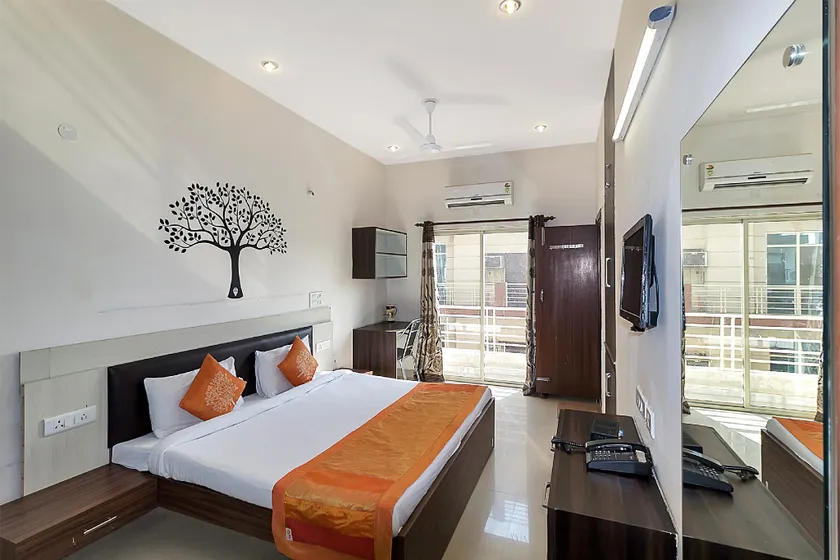 OYO 2384 Hotel Epic Inn - Image 1