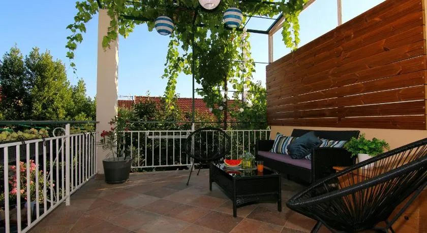 Apartments Tona - Image 1