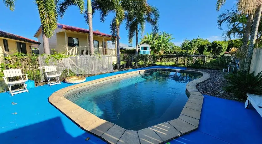 Suburban Paradise With a Pool - Image 1
