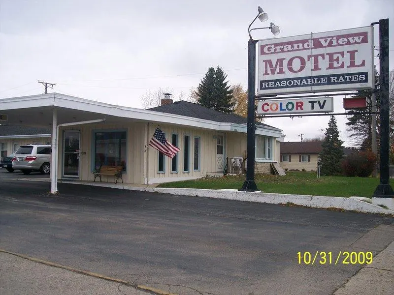 Grand View Motel Beaver Dam - Image 1