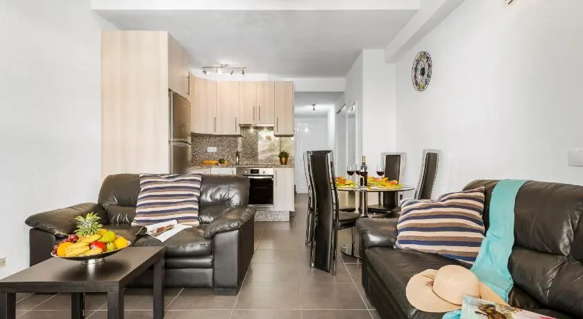 Panoramic 2 Bed Penthouse - Image 1