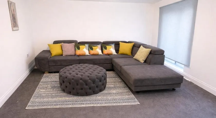 4 bed in Milton Keynes - Image 1
