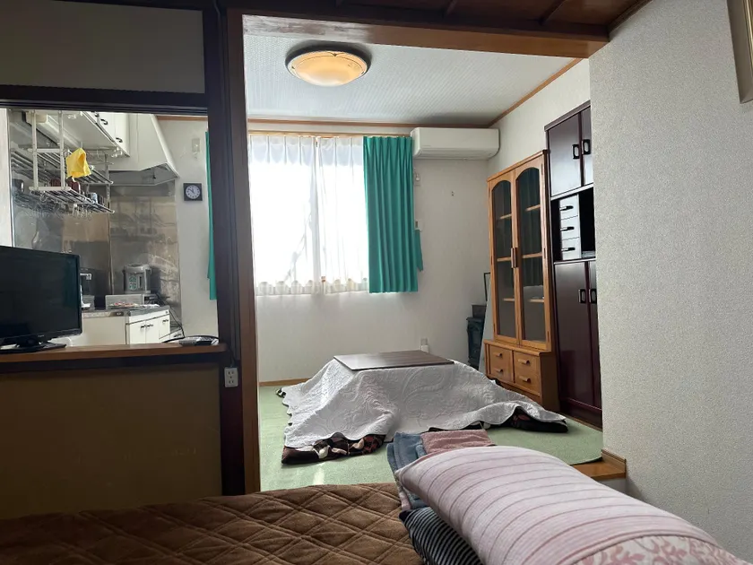 sakura 桜。和室家族 4名用、TUBAKI椿2名ベッド１部屋。YURI 洋室 4名まで、２🛌 - Image 1
