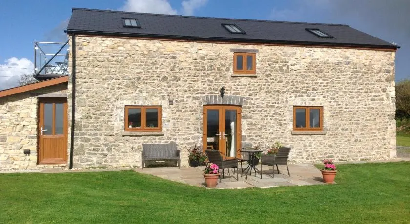 Beautiful Countryside Cottage Large Garden Dog Friendly Sleeps 7 Near Cardiff Cowbridge - Image 1