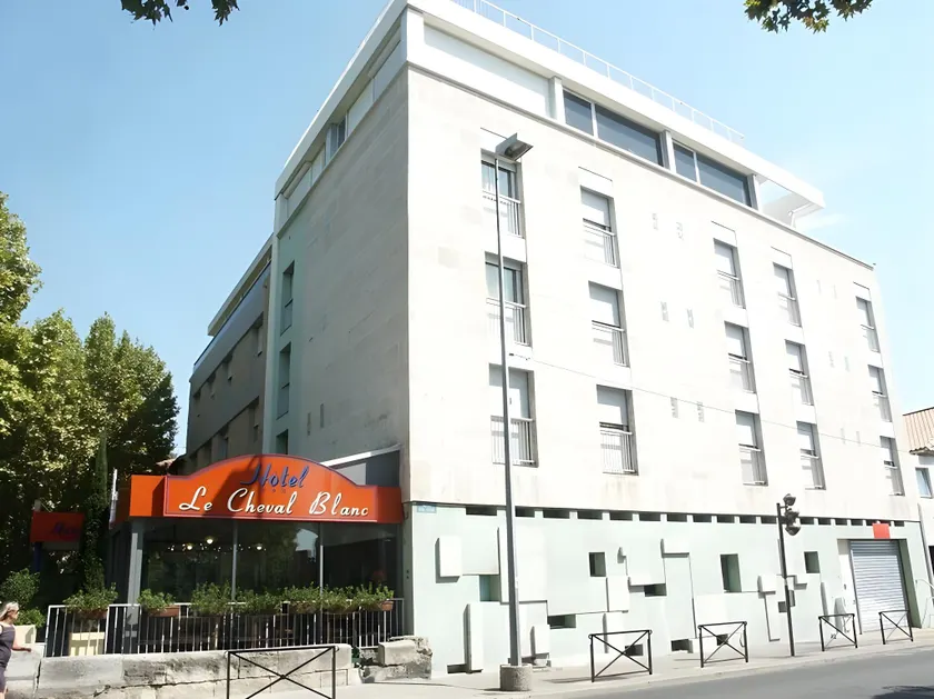 Le Cheval Blanc - Image 1
