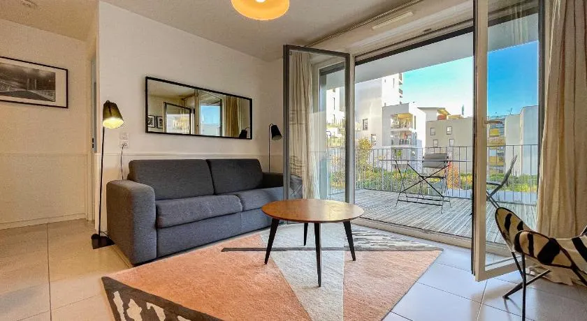 Appartement avec terrasse | Proche Cité du Vin - Image 1