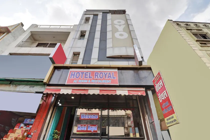 OYO 82518 hotel Royal in - Image 1
