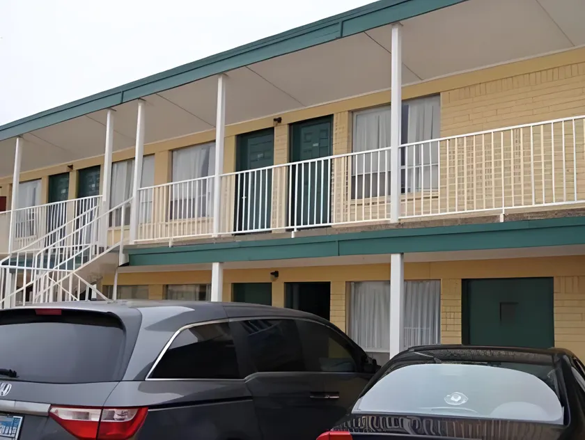 Budget Inn - Image 1