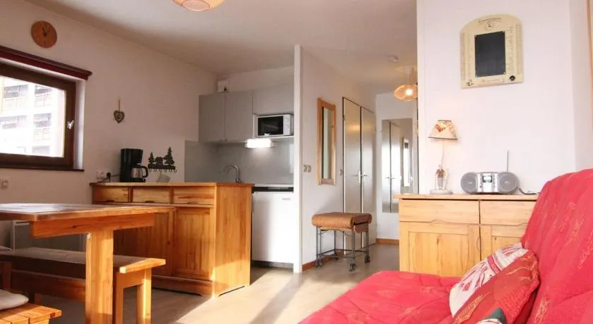 Appartement cosy 2 pièces, balcon sud, proche remontées et commerces, parking, casier à skis, 5 pers - Image 1