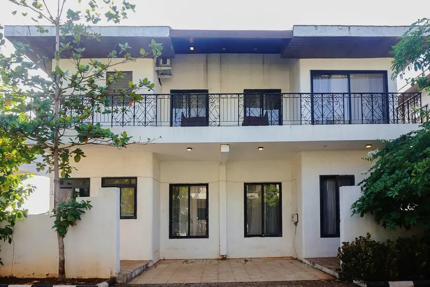 Brinla Homes -  Ultra Luxury 4 BHK White Villa - Image 1