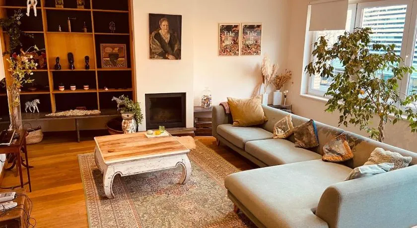 Stylish & Spacious Flat viewing the Lovely MAS - Image 1