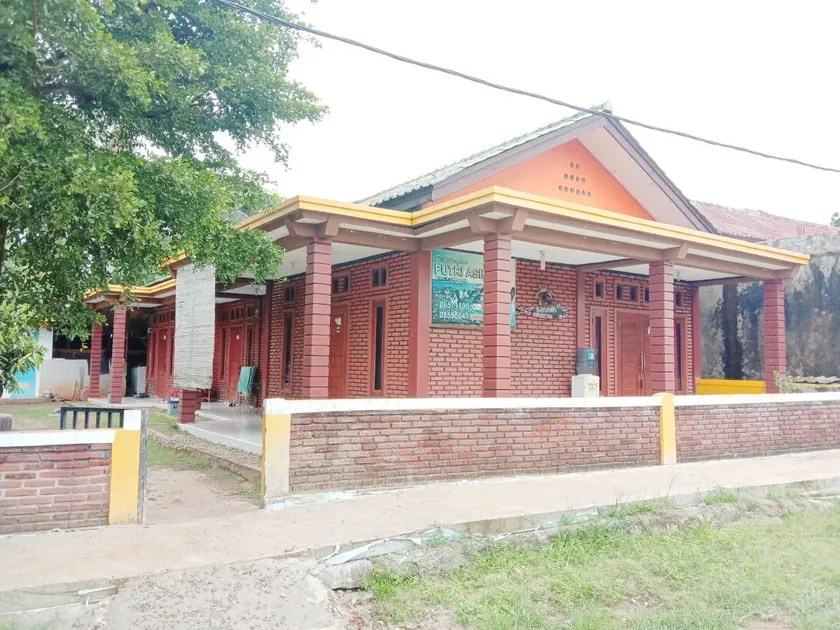 Hotel O Penginapan Putri Asih Sawarna - Image 1