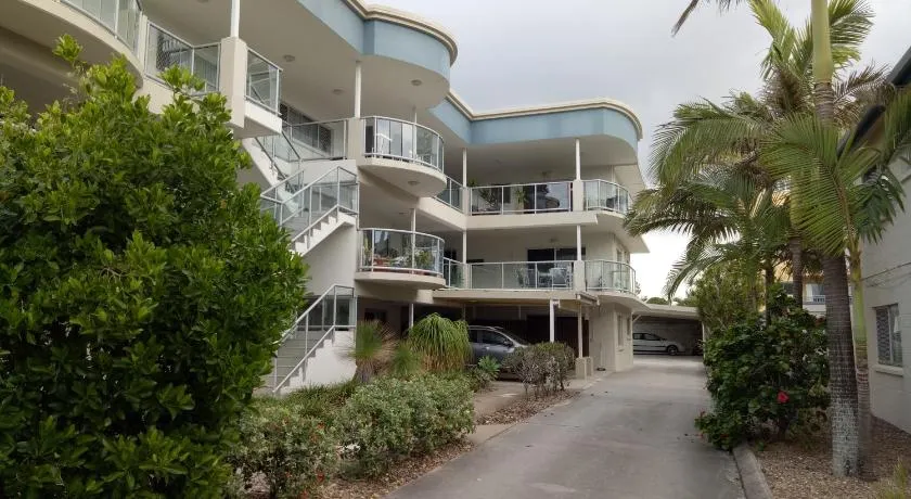 Cranbourne Court Beachside Apartments - Image 1