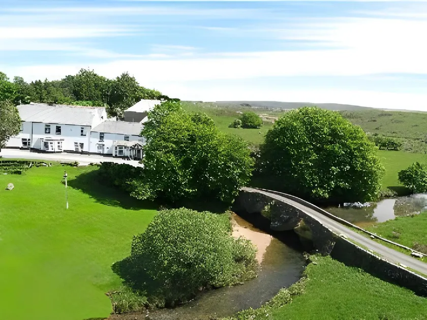 Two Bridges Hotel - Image 1