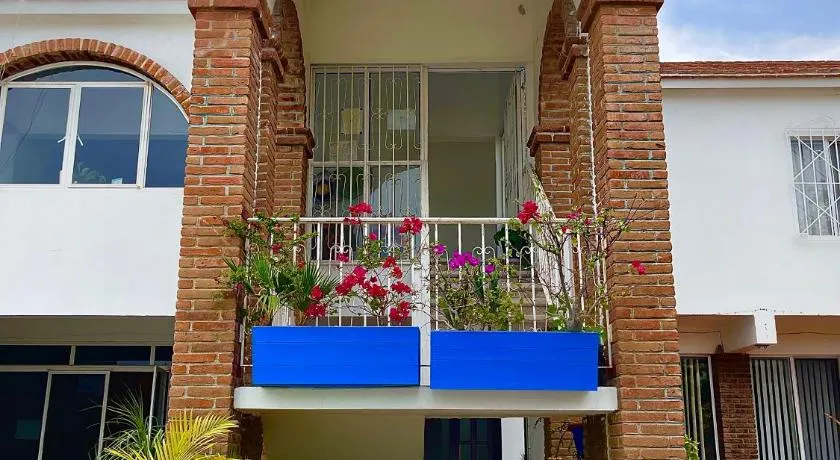 Adventure Inn La Paz - Image 1