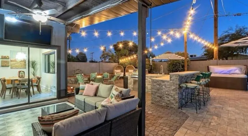 Mid Century Modern Retreat in Old Town Scottsdale - Image 1