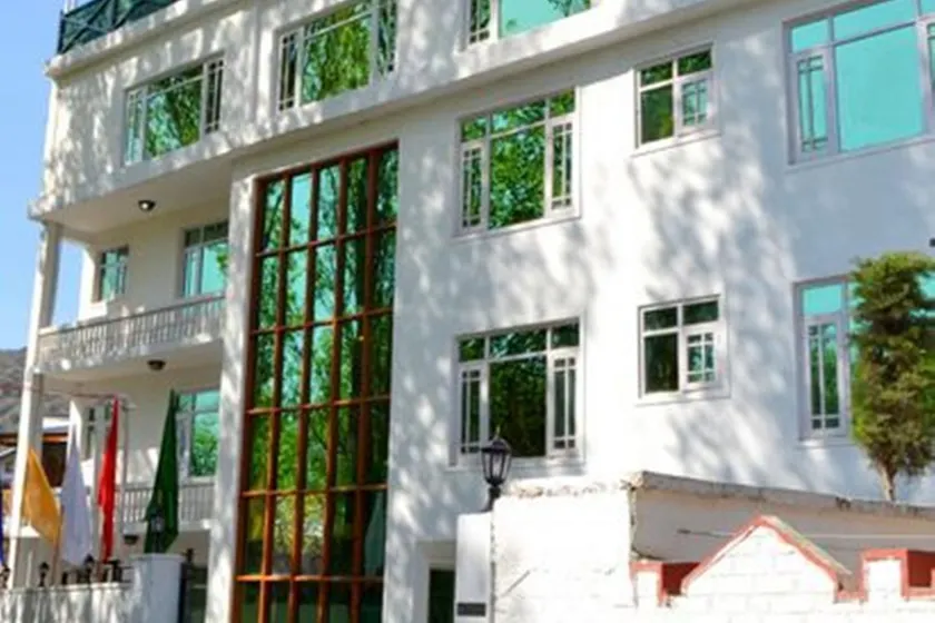 Hotel Green Leaf Srinagar - Image 1
