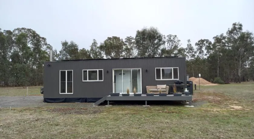 Lakeside Off-Grid Luxury Cabin Redman View - Image 1
