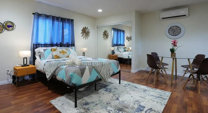 Modern Oasis Studio - near LAX, SoFi, USC, DTLA - Image 1